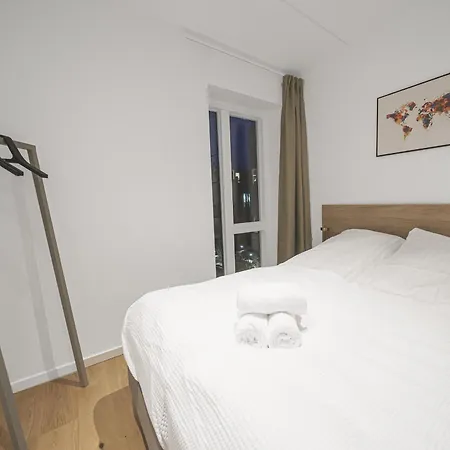 Apartment Beautiful 2-bed Wbalcony In North Harbour