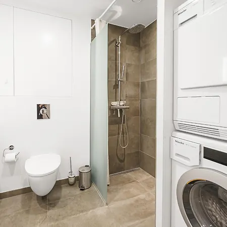Beautiful 2-bed Wbalcony In North Harbour